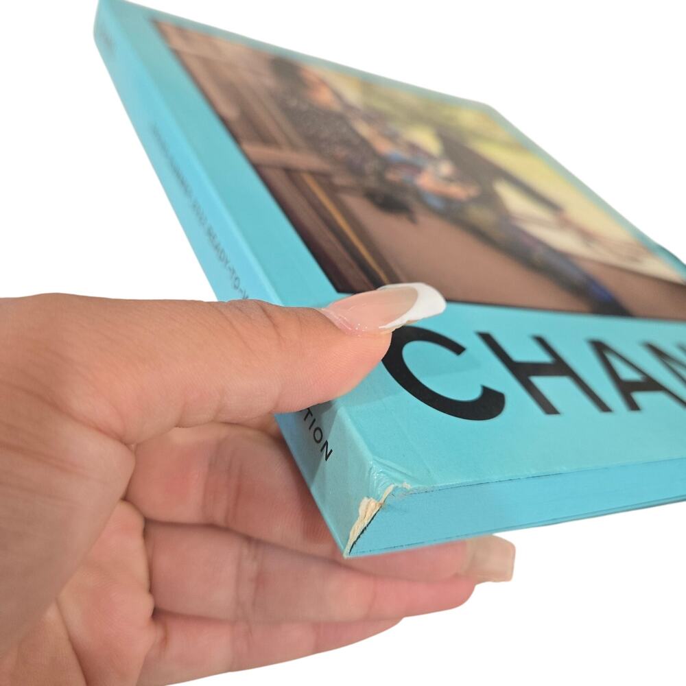 Chanel Spring-Summer 2022 Collection Table Book - Picture 3 of 3